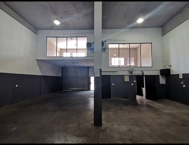 342M² WAREHOUSE TO LET IN POMONA